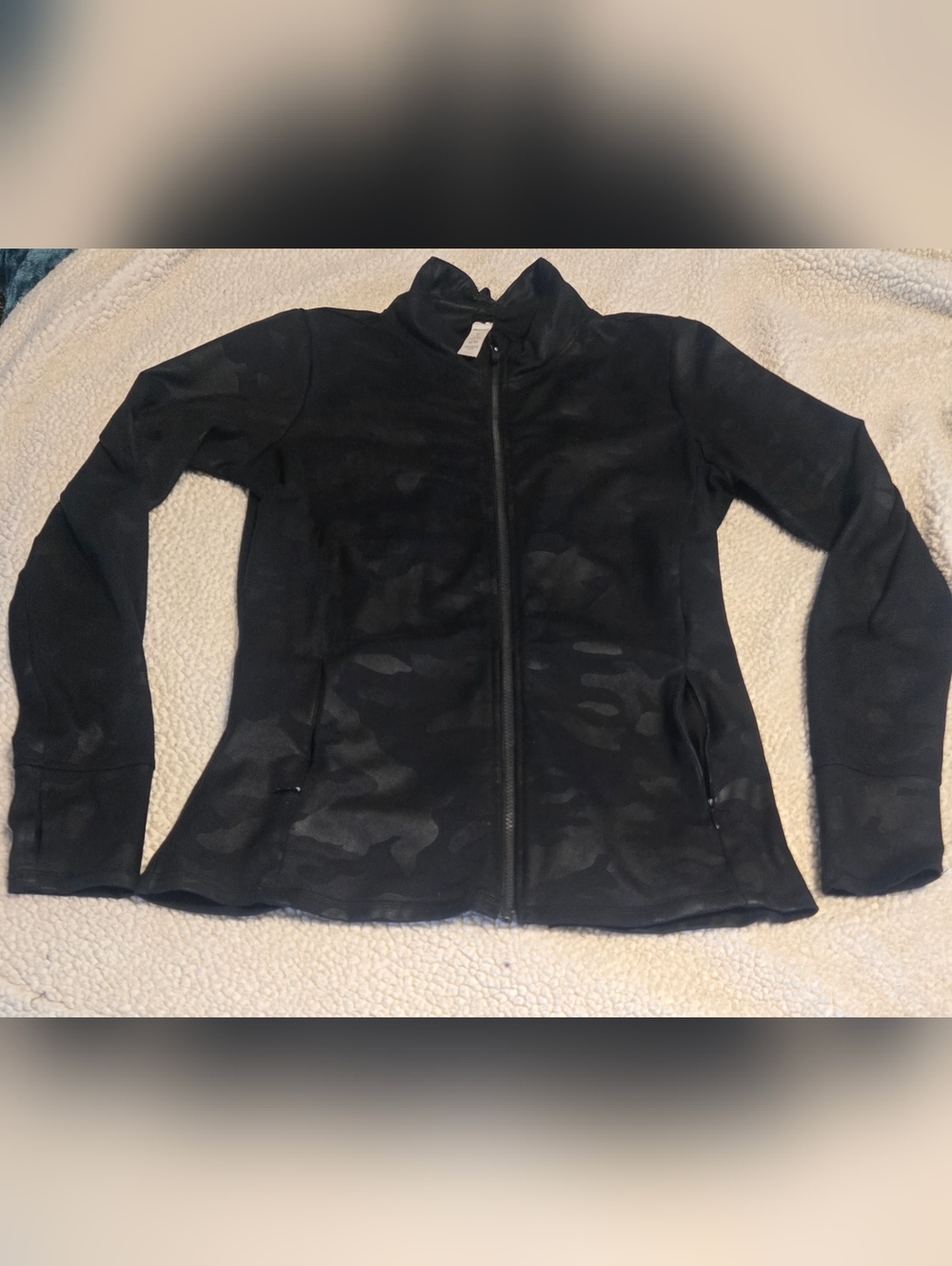 Marika Yoga full zipper jacket. Size LARGE. Black Camo Pattern. EUC!